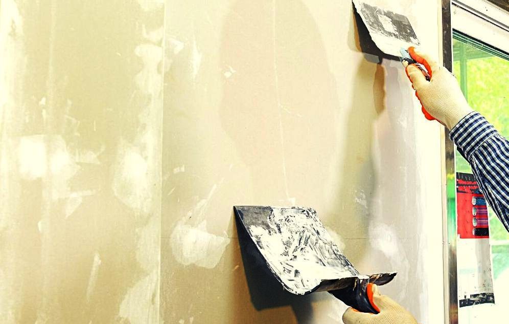 How to Plaster Over Cement Board (With Tips)